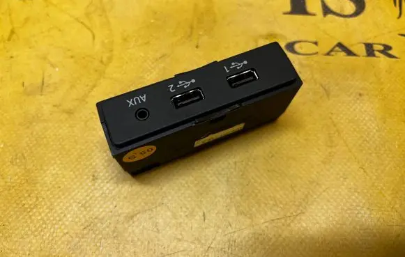 Audi Q7 4M USB socket connector 4M0035736A