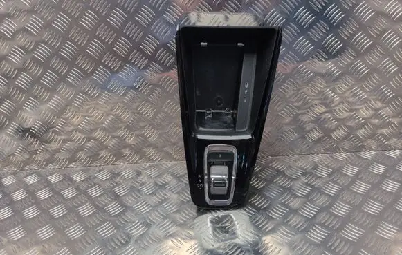 Skoda Octavia Mk4 Gear shifter surround trim plastic 5E4713203BJ 5E471320310 657035736A