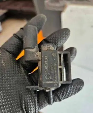 Audi A4 S4 B7 8E 8H Turbo solenoid valve 037906283C 72288000