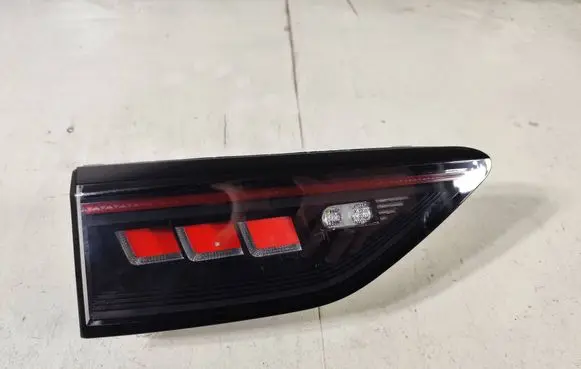 Volkswagen Golf VIII Rear/tail lights 5H0945307B L793610