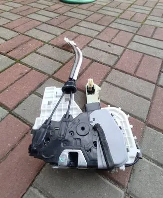Hyundai Ioniq Front door lock 8132002030 EFRTR 01279