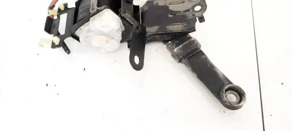 Middle seatbelt (rear)