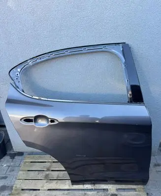 Alfa Romeo Stelvio Rear door 