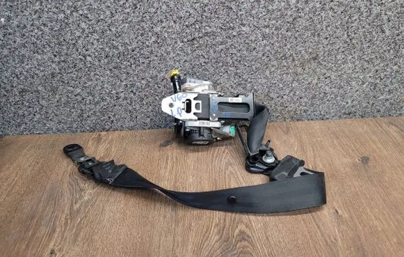 Volvo V60 Front seatbelt 616155700