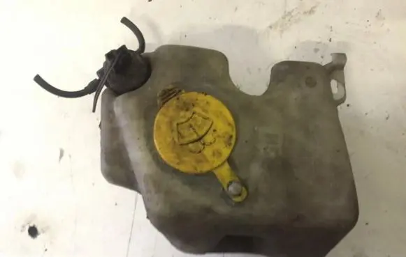Opel Astra F Windshield washer fluid reservoir/tank 0023935