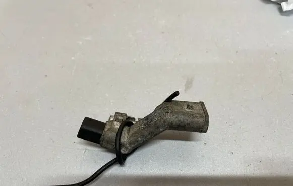 Volkswagen Golf VII Crankshaft position sensor 03C906433A