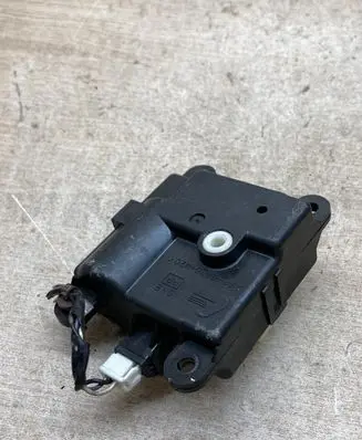 Nissan Qashqai Air flap motor/actuator 3K01030840 100318