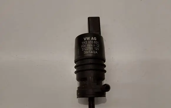 Volkswagen PASSAT B8 Windscreen/windshield washer pump 1K5955651