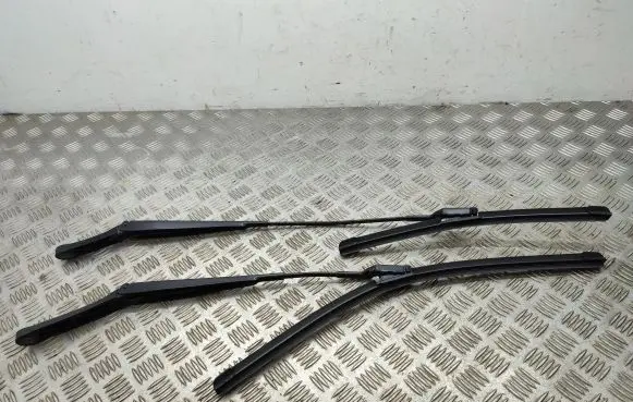 Volkswagen Polo V 6R Front wiper blade arm