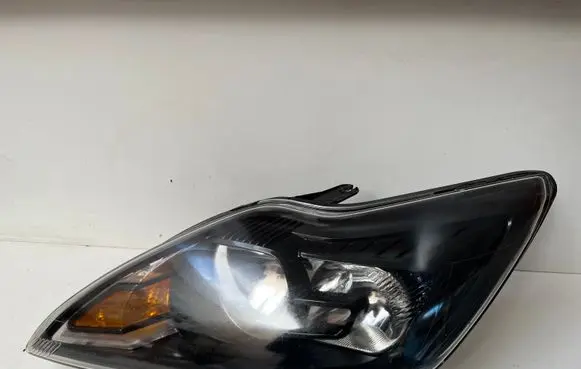 Ford Focus Headlight/headlamp 8M5113W030CE