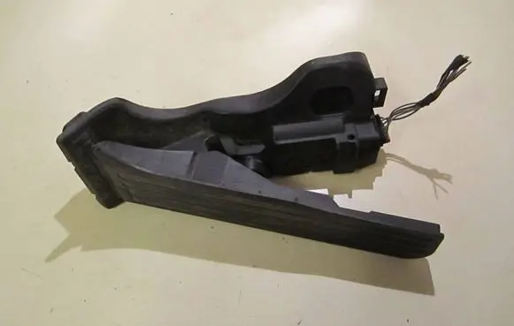Volkswagen PASSAT B6 Accelerator throttle pedal 1K1723503L 6PV00860001