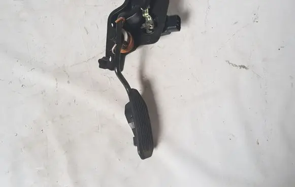 Toyota Avensis T250 Accelerator throttle pedal