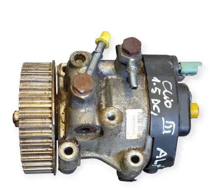 Renault Clio III Fuel injection high pressure pump H8201121521