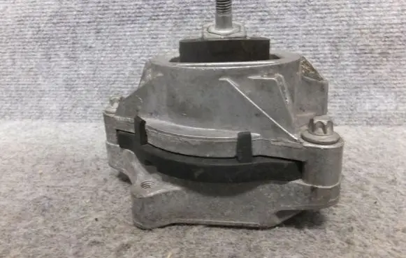 BMW 4 F32 F33 Engine mount bracket 6859411