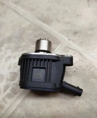 Volkswagen PASSAT B8 Camshaft vanos timing valve 04E906048A 2405170549334 10409903