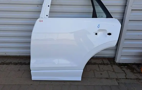 Audi Q2 - Rear door 