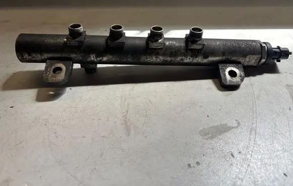 Opel Zafira B Fuel main line pipe 55197372 060524000539
