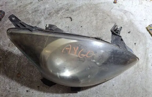 Toyota Aygo AB10 Headlight/headlamp 811300H011