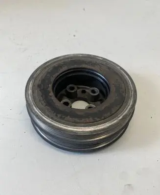 Volkswagen PASSAT B5.5 Crankshaft pulley 038105243F