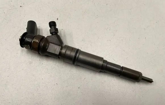 BMW 5 E60 E61 Fuel injector 0445110212