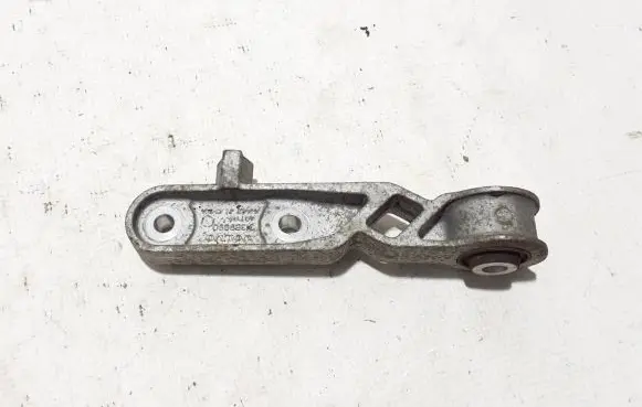 Volvo V60 Engine mount bracket 31359890