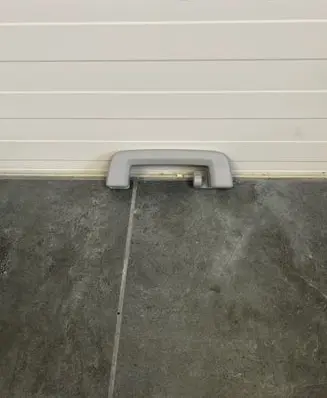 Rear interior roof grab handle