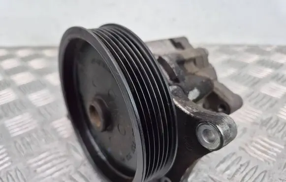 Mercedes-Benz C W204 Power steering pump A0064667501 7693955169