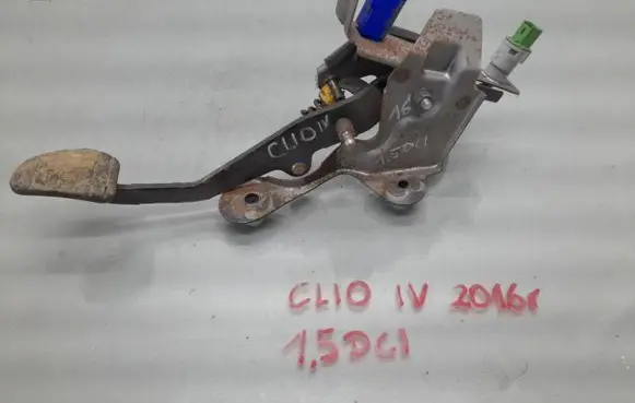 Renault Clio IV Clutch pedal 01121630