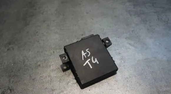 Audi A5 8T 8F Gateway control module 8R0907468C