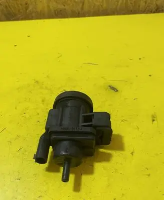 Mercedes-Benz C W203 Turbo solenoid valve A0005450427