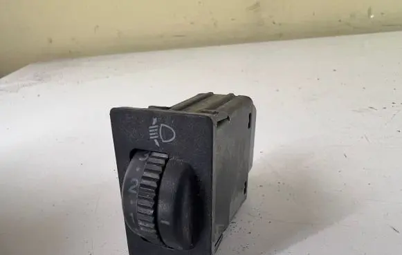 Toyota Avensis T220 Headlight level height control switch