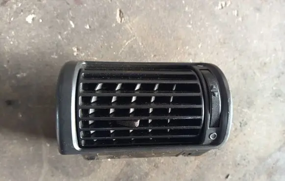 Audi A4 S4 B5 8D Dash center air vent grill 8d1820902