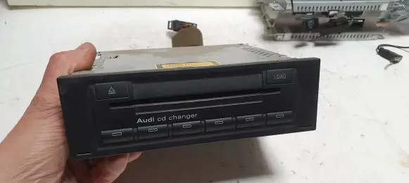 Audi A4 S4 B6 8E 8H CD/DVD changer 8E0035111A CXCA1091L