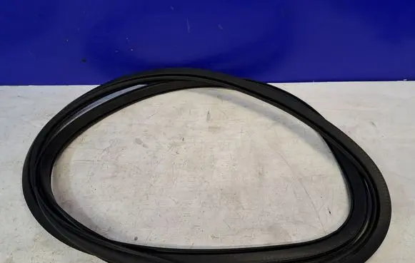 Volvo XC60 Rubber seal front coupe door 32245061