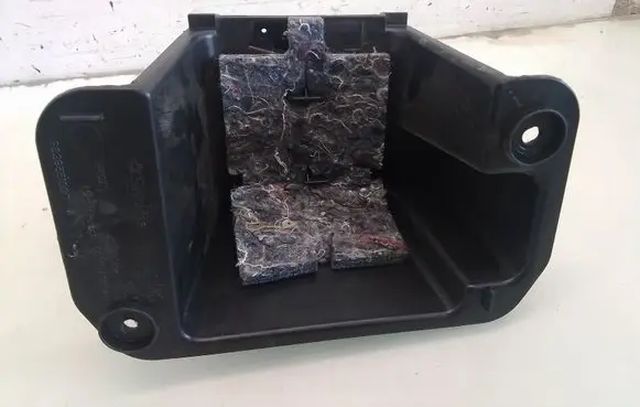 Peugeot 2008 II Quarter panel pressure vent 9828551080