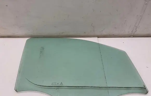 Opel Vivaro Front door window glass four-door