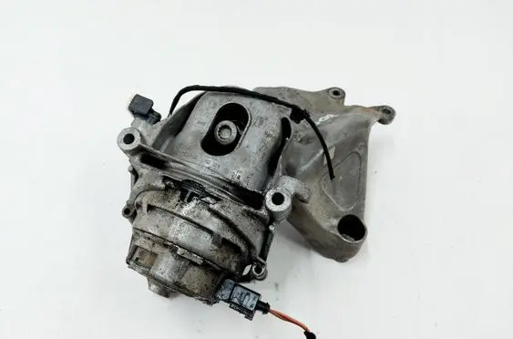 Engine mount vacuum valve