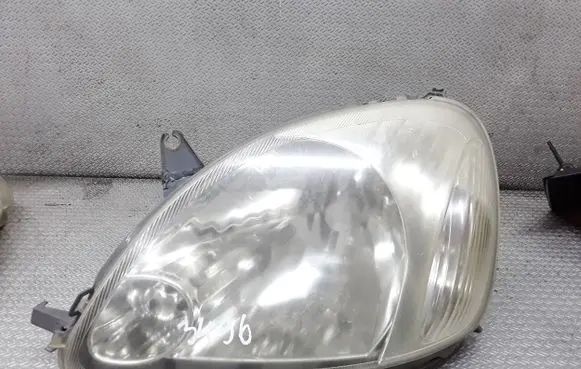 Toyota Yaris Headlight/headlamp 89007614