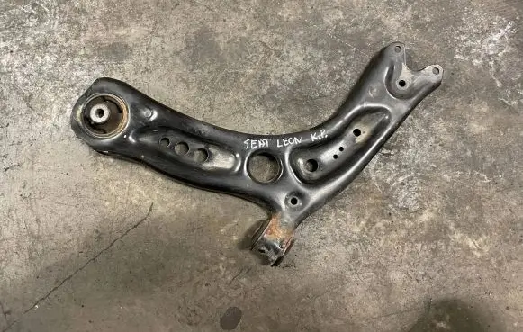 Seat Leon (5F) Front lower control arm/wishbone 5Q0407151L