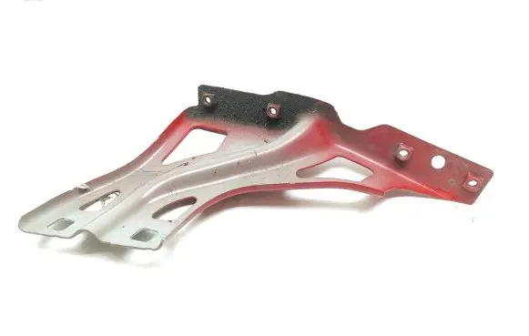 Audi Q3 8U Fender mounting bracket 8U0821135