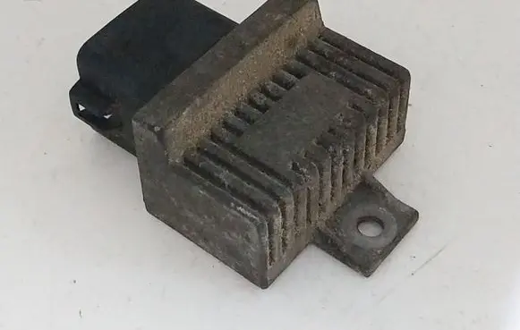 Glow plug pre-heat relay
