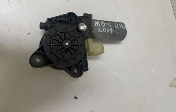 Mercedes-Benz C AMG W203 Rear door window regulator motor 0130822007
