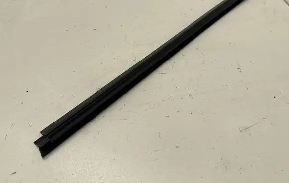 Dodge Hornet Rubber seal rear door window/glass 68607092AA 50564626 68606973AA
