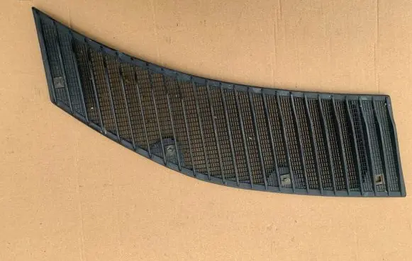 Mercedes-Benz W123 Bonnet/hood grill 1268660265