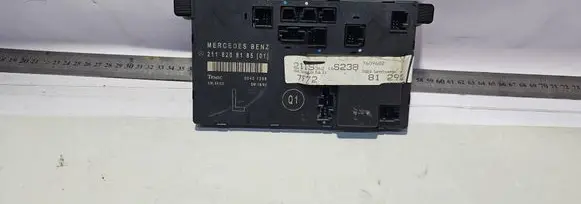 Mercedes-Benz E W211 Door control unit/module 2118208185 00401298