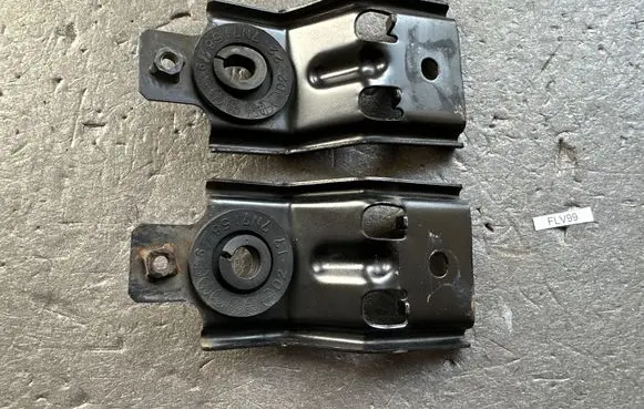 Nissan Patrol Y61 Radiator mount bracket 21543VB800