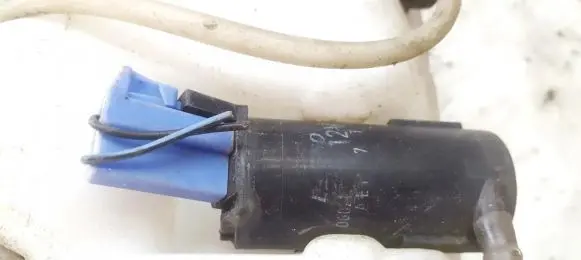 Suzuki Wagon R+ Windscreen/windshield washer pump 060850173 060850-173