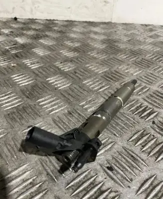 Mercedes-Benz C W204 Fuel injector A6420701387 0445115 071006