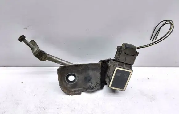 Mercedes-Benz E W212 Air suspension front height level sensor A0105427717