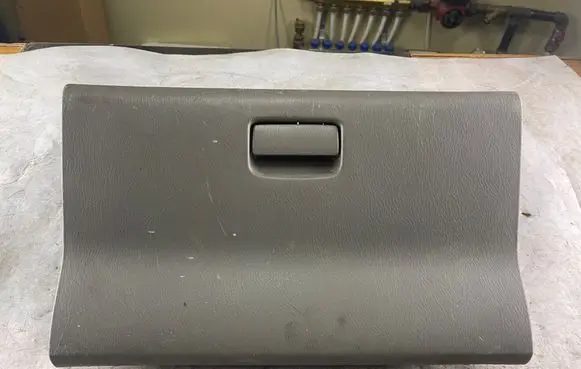 Nissan Patrol Y61 Glove box lid/cover 68500vb000